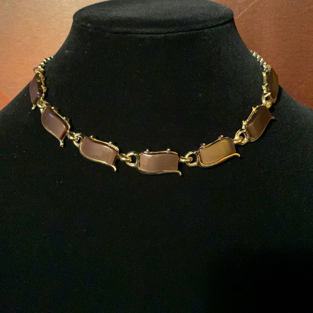 Beautiful Brown and Gold Tone Vintage Necklace!